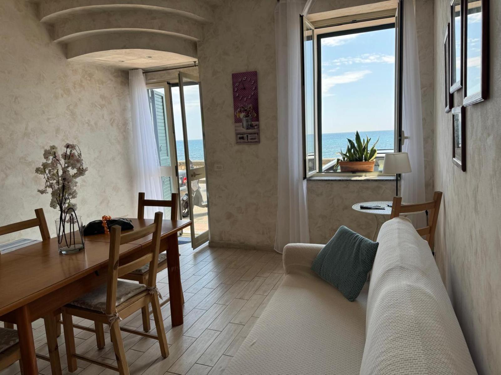 Casa Vacanza Sweet Home Giardini-Naxos Buitenkant foto